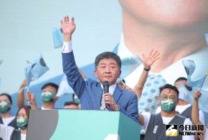 陳時中競選總部成立,其在28位黨籍議員參選人陪同下登台發表演說。 ▲陳時中競選總部成立,其在28位黨籍議員參選人陪同下登台發表演說。(圖/記者葉政勳攝,2022.10.01)