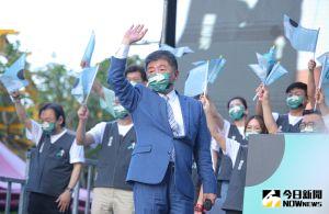陳時中競選總部成立,其在28位黨籍議員參選人陪同下登台發表演說。 ▲陳時中競選總部成立,其在28位黨籍議員參選人陪同下登台發表演說。(圖/記者葉政勳攝,2022.10.01)