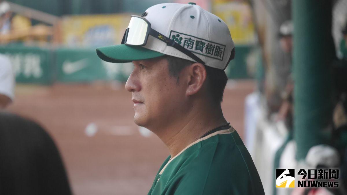 ▲統一獅三連霸王朝老臣潘武雄，首次以教練身分參加季後賽。（圖／吳政紘攝）