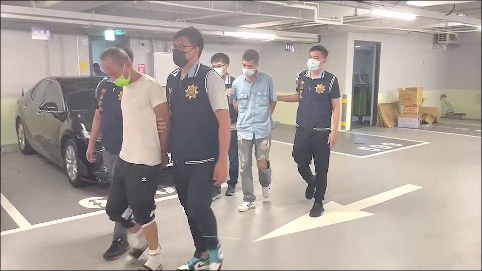 ▲警方獲報後，立刻循線逮捕2名砍人惡煞，並依殺人未遂移送台北地檢署偵辦。（圖／翻攝畫面）