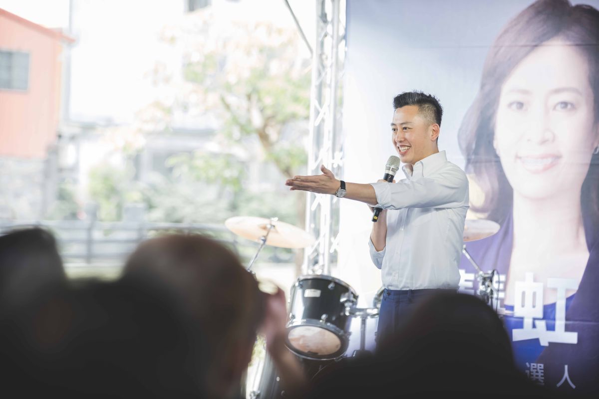 ▲林智堅坦言，自己是中華大學夜間部畢業，過往年少時放棄黃金學習時光，直至家庭巨變才珍惜能讀書的日子。（圖／沈慧虹辦公室提供）