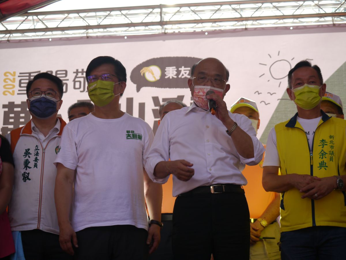 ▲蘇貞昌參加由立委吳秉叡舉辦的秉友會萬人登山活動，現場致詞要大家支持林佳龍，表示自己4年前的政見，由林佳龍來實現。（圖／記者吳嘉億攝，2022.10.2）