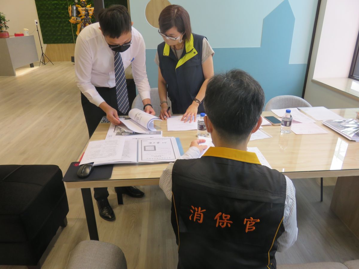 ▲中市法制局表示，若建商未按原核准建照圖說施工，建築完成後，不符核准圖說的建物設施可能會被認定為違建(圖／法制局提供2022.10.2)