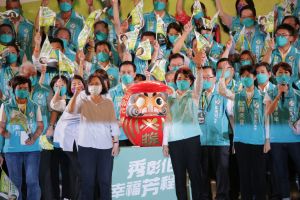 蔡英文站台力挺、賴清德連3週輔選 黃秀芳感動落淚 ▲黃秀芳力拚突圍彰化縣,總統蔡英文等黨內大咖接連站台。(圖/資料照)