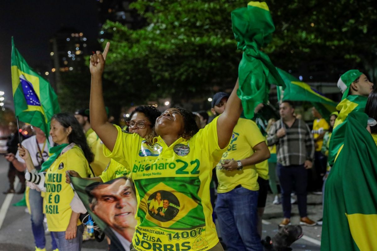 ▲巴西總統大選投票結束，初步計票數據顯示，右派現任總統波索納洛（Jair Bolsonaro）暫時領先左派領袖、前總統魯拉（Luiz Inacio Lula da Silva）。（圖／美聯社／達志影像）