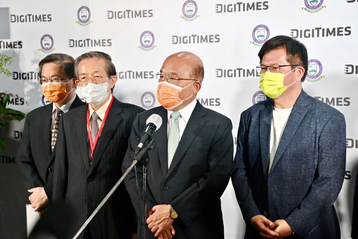 ▲林佳龍稱新北借不到大型場地，向侯友宜喊話希望能「高抬貴手」，蘇貞昌也呼籲不要因首長自己在選舉就有偏頗不公。（圖／行政院提供）