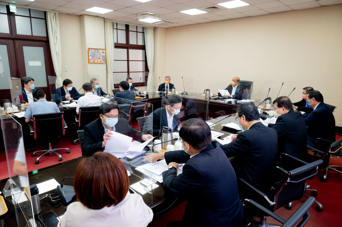 ▲蘇貞昌表示下周四即將進入國境解封第二階段，開放觀光團出入境，請CDC與業者持續宣傳與溝通，隨時檢討入境團旅相關指引。（圖／行政院提供）