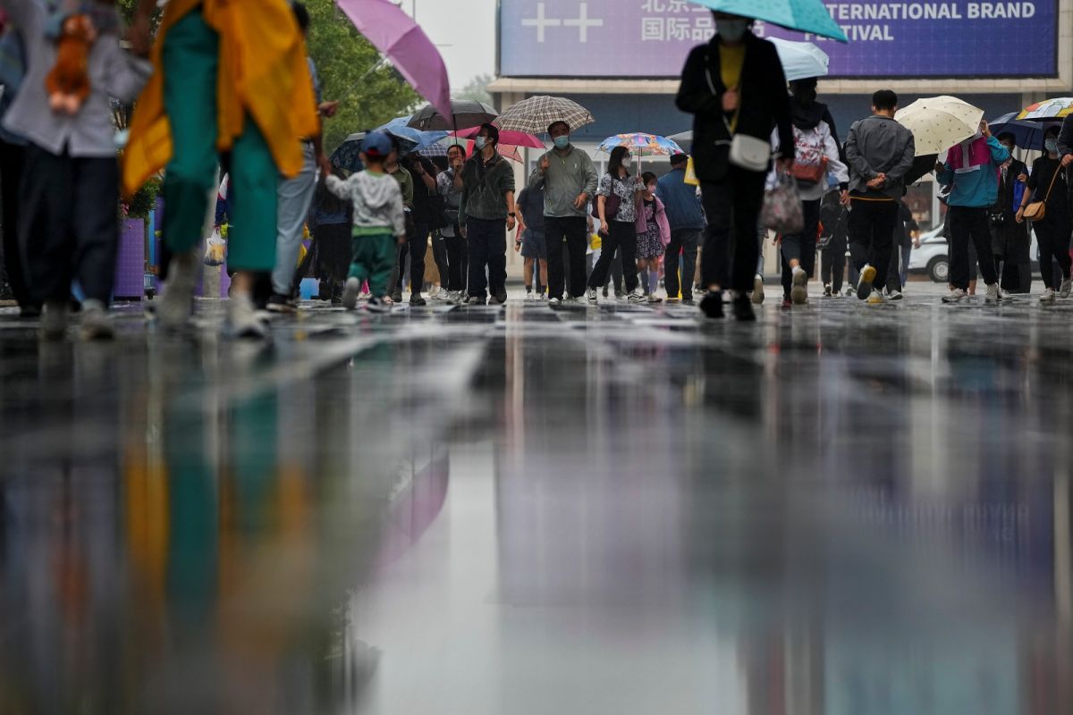 ▲中國正值十一長假，許多人不畏繁瑣防疫規定出遊，假期後疫情是否升溫受關注。（圖／美聯社／達志影像）