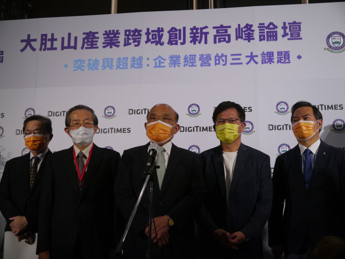 ▲蘇貞昌到新北市板橋出席「大肚山產業跨域創新高峰論壇」，連兩天與林佳龍同台亮相，呼籲地方政府依公正程序辦理場地出借，不要因為所屬首長正在選舉而偏頗不公。（圖 ／記者吳嘉億攝，2022.10.03）