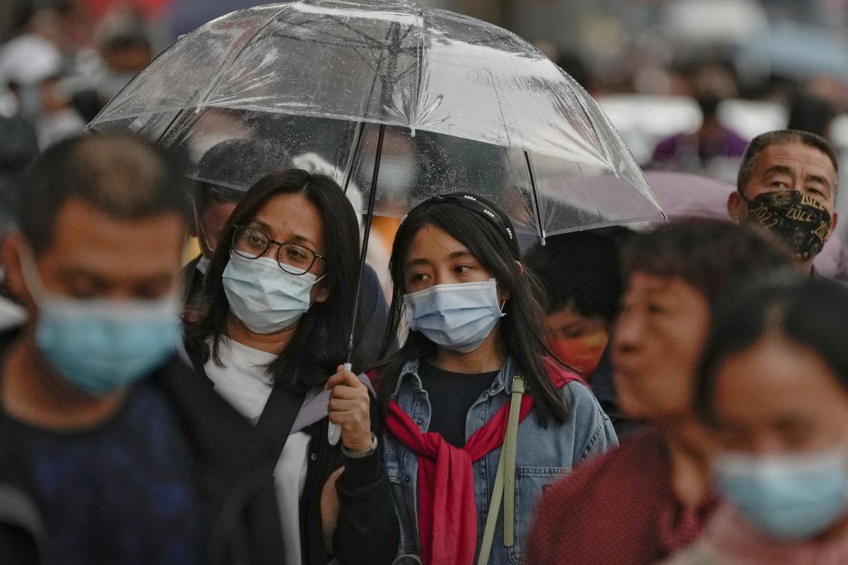 ▲中國今年天候異常，2日起北方提前降溫10度以上，南方部分地區卻持續高溫。天候示意圖。（圖／美聯社／達志影像）