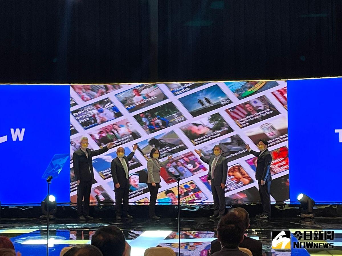 ▲影音串流平台TaiwanPlus，今（3）日於公視舉行電視頻道開播記者會，總統蔡英文、行政院院長蘇貞昌、文化部部長李永得均蒞臨致詞。（圖／記者黃仁杰攝,2022.10.03）