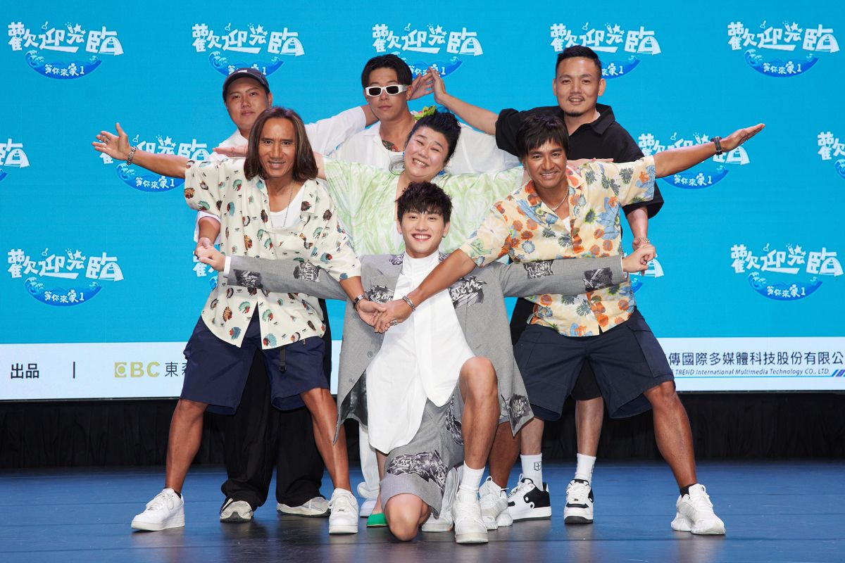 ▲《歡迎光臨-等你來家1》今舉辦記者會，後排為玖壹壹，中間左起為顏志琳、林美秀、尤秋興，前排為范少勳。（圖／灰人文化傳媒提供）