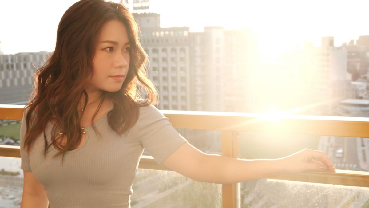 ▲38歲歌手符瓊音今（3）日無預警宣布結婚，同時也小小曝光老公的身分。（圖／翻攝自符瓊音臉書）