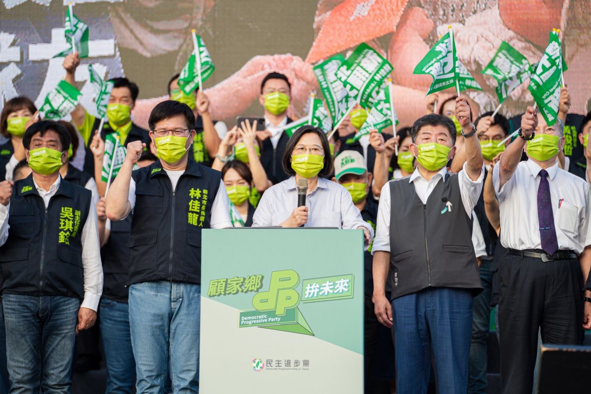 ▲為了拉抬民進黨新北市長參選人林佳龍的聲勢與人氣，蔡英文總統7度前往新北市加持林佳龍。（圖／林佳龍辦公室提供）