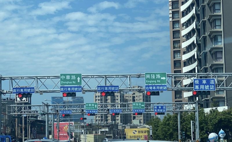 以為賽車道！新竹縣「紅燈區」壯觀畫面曝　在地人揭用途