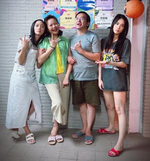 ▲林嘉俐（左二）表示，《台北女子圖鑑》的配置相當專業且認真。（圖／翻攝自林嘉俐FB）