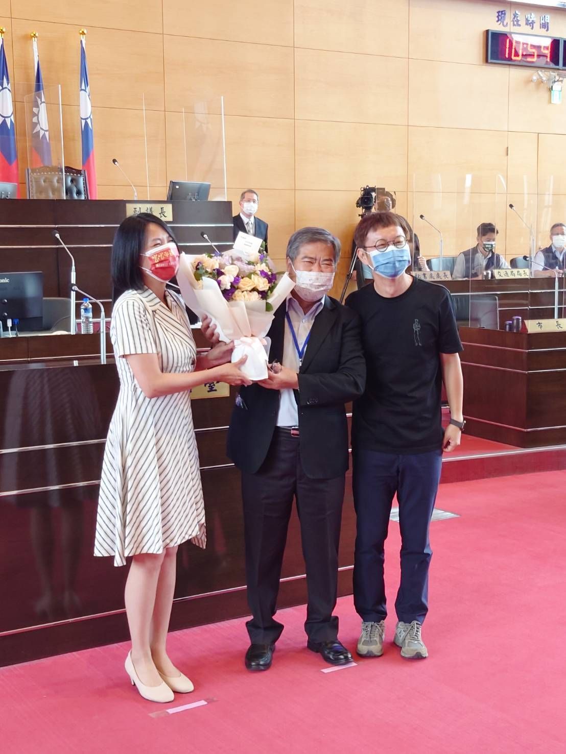 ▲民進黨議員何敏誠擔任29年，他說，往事歷歷，江山代有人才出。他笑說權力是最好的春藥，「我在情欲高漲時，急流湧退。」對東南區徹底翻轉，深感驕傲。(圖／柳榮俊攝2022.10.4)