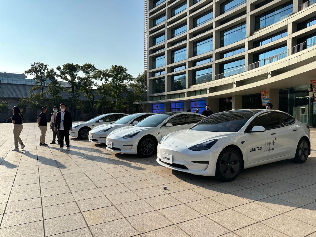 ▲「LINE TAXI 星選科技車」主打五星級體驗，首波服務以雙北為主，可爽搭特斯拉，但車資卻是一般小黃的1.2倍。（圖／記者周淑萍攝）