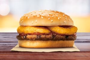 萬聖節速食優惠!21風味館今起免費送薯餅 漢堡王買1送1 ▲漢堡王10月六款人氣單品超值選下殺6折起,洋蔥圈烤牛堡特價只要59元。(圖/漢堡王提供)