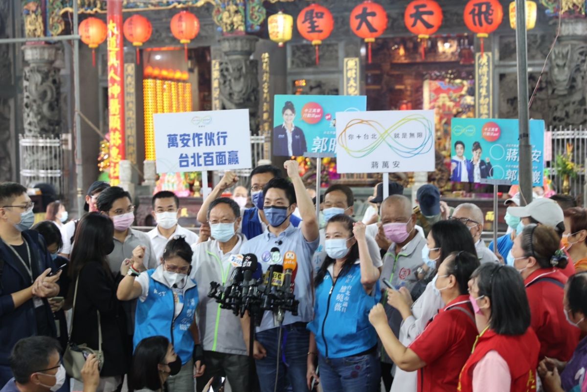 ▲蔣萬安今日回防萬華，參拜廣照宮。（圖／蔣萬安辦公室提供）