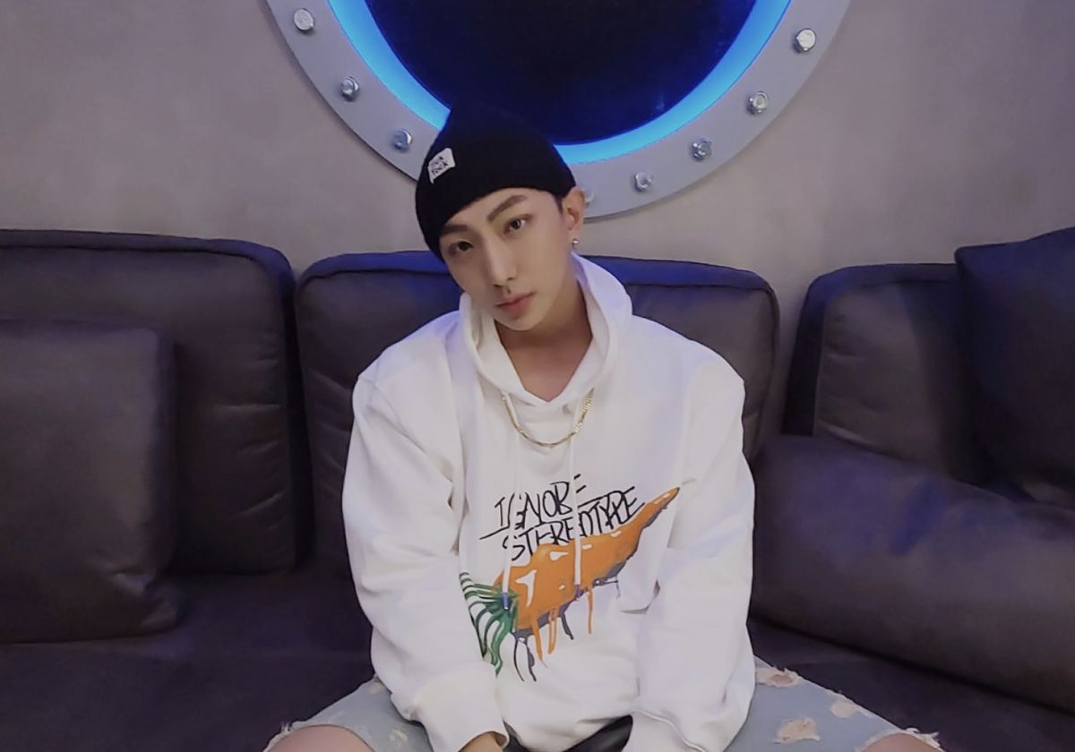 ▲藝人許明杰3日凌晨酒後和西門町兜售芭樂的阿嬤起爭執，兩人鬧到當街跪在地上，引起外界關注。（圖/許明杰臉書）