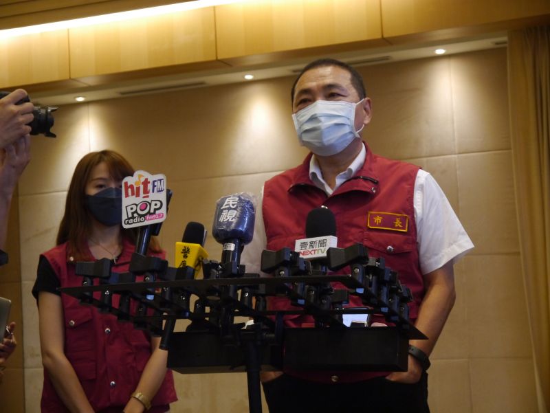 ▲針對警大表示論文跟學位都符合規定，侯友宜在市政會議後受訪表示，4年前事實就是如此，4年後來看檢視還是如此，事實就是事實，歡迎大家檢視。（圖 ／記者吳嘉億攝，2022.10.5）