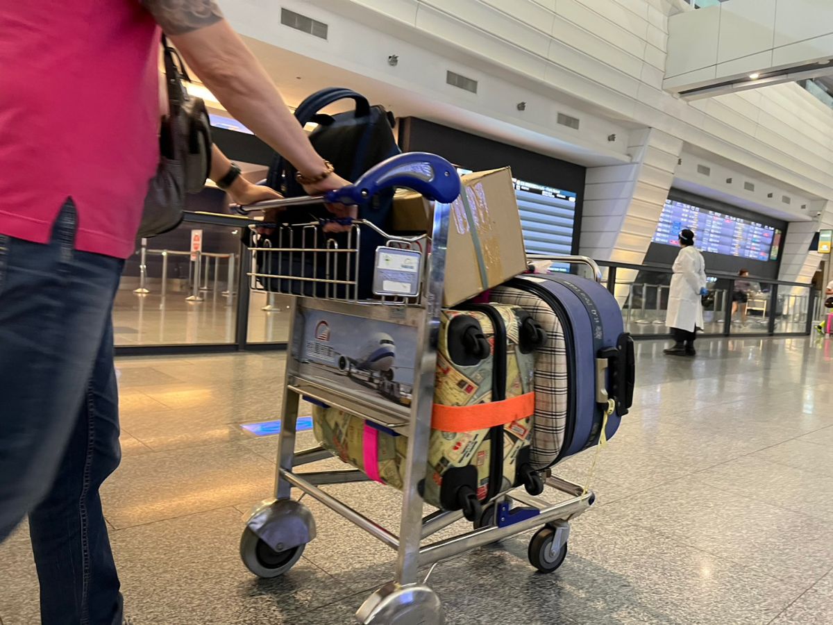 ▲去（2022）年10月正式解封後，許多民眾積極規劃出國旅遊，對旅遊接送的服務也越來越依賴。（圖／記者張志浩攝）