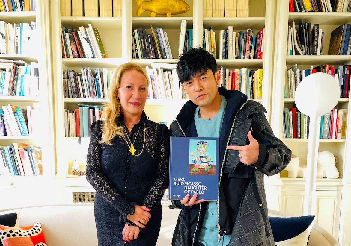 ▲畢卡索孫女Diana Picasso（左）親自邀請周杰倫到家中作客。（圖／杰威爾音樂提供）
