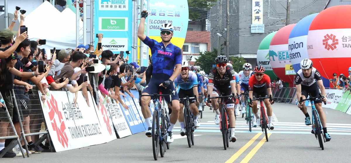 ▲環台賽第四站同樣上演大集團衝線戲碼。自由車協會提供
