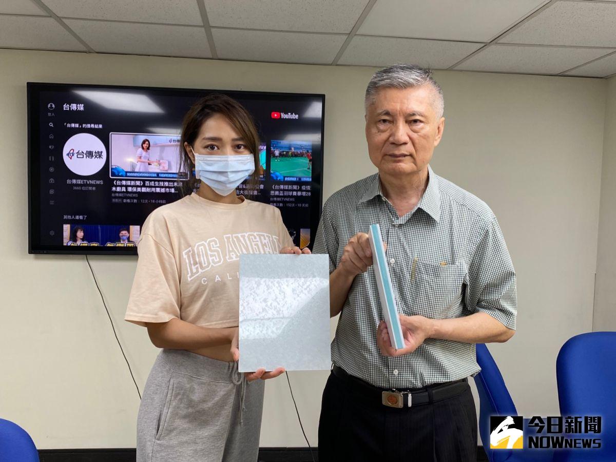 ▲未來木廚具採用的TPE材料，等級和嬰兒奶嘴一樣，沒有密集板的缺點，環保耐用。（圖／記者金武鳳攝，2022.10.5)    