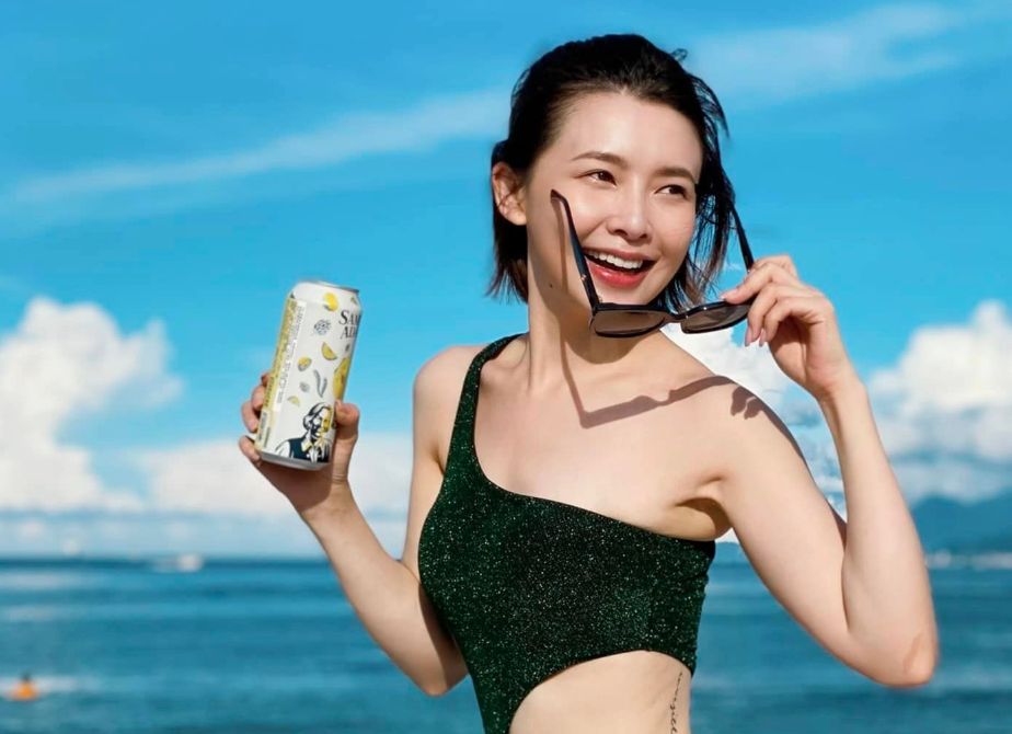 ▲「本土劇女神」吳婉君近期指控遭男友趙駿亞痛毆，起因是趙駿亞不滿她找朋友喝酒，便在車上對她掐脖開扁，害她臉上全是傷差點毀容。（圖／翻攝自吳婉君臉書）