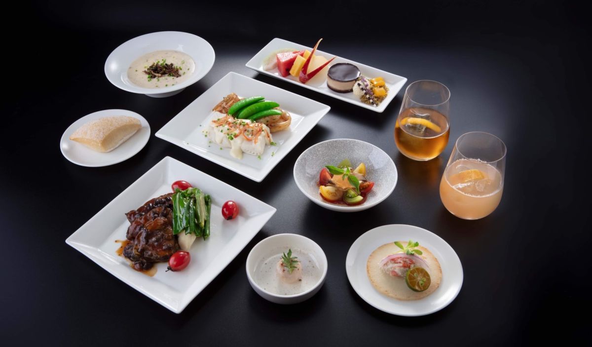 ▲米其林一星主廚Paul Lee為長榮航空台北-米蘭航線皇璽桂冠艙的乘客精心設計「紅條石斑、伊比利火腿、甜豆、里昂洋芋」以及「燉小牛頰、豆豉、馬鈴薯泥、山蘇」兩套餐點。（圖／長榮提供）