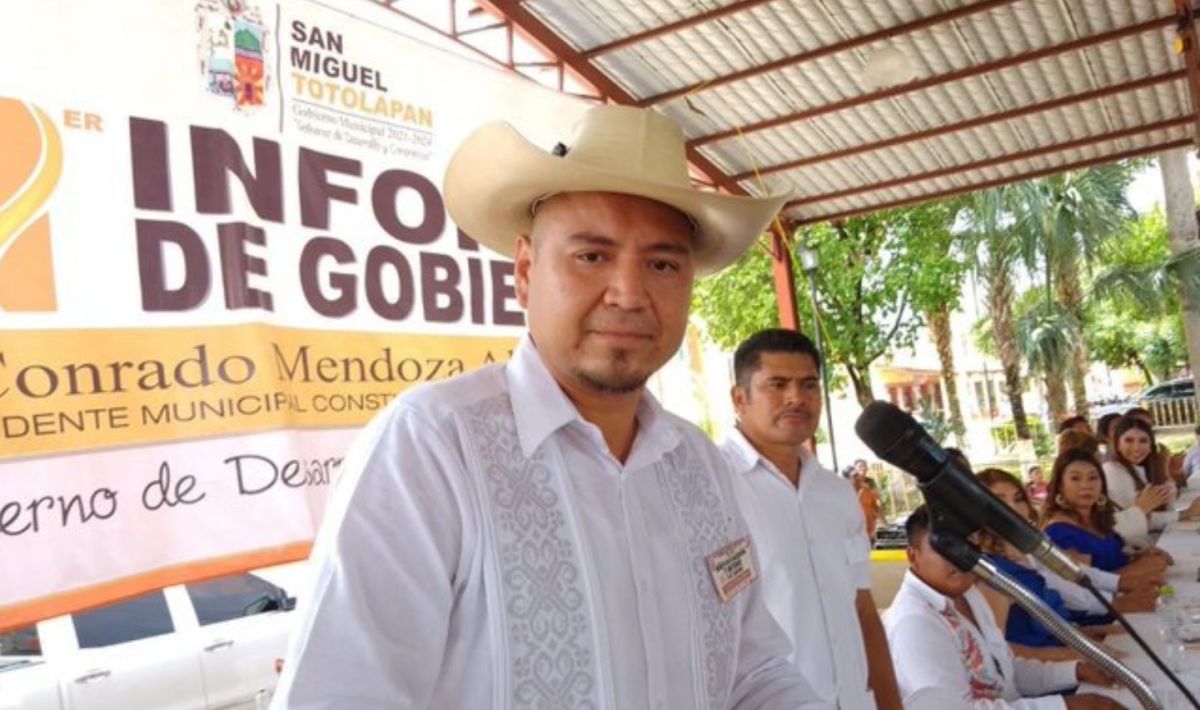 ▲墨西哥聖米格爾托托拉潘市的市政廳今（5）遭當地黑幫血洗，市長阿爾梅達（Conrado Mendoza Almeda，圖）也喪命其中。（圖／翻攝自推特）