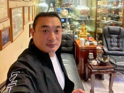 ▲吳明達被控涉及網路博弈與洗錢,檢方昨天(5日)晚間以涉犯「組織犯罪條例」等罪聲請羈押禁見後,今天(6日)台北地院裁准。(圖/翻攝吳明達臉書) ▲吳明達被控涉及網路博弈與洗錢,檢方昨天(5日)晚間以涉犯「組織犯罪條例」等罪聲請羈押禁見後,今天(6日)台北地院裁准。(圖/翻攝吳明達臉書)
