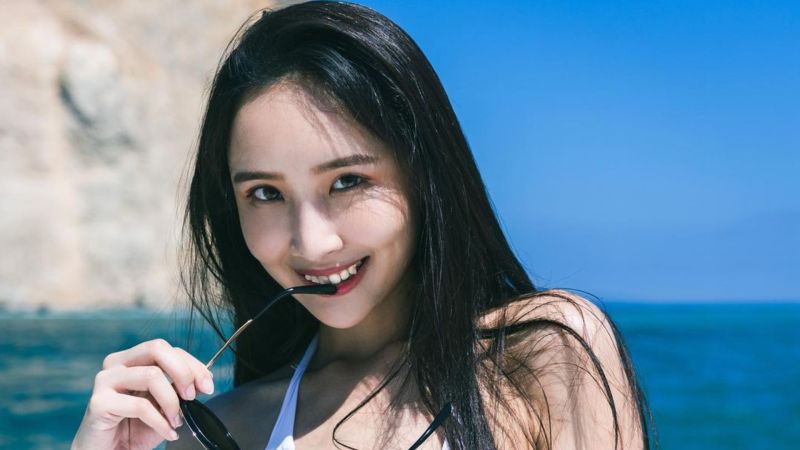 啦啦隊深V泳裝「薄到透光」爆紅!火辣IG被神出:好滿足