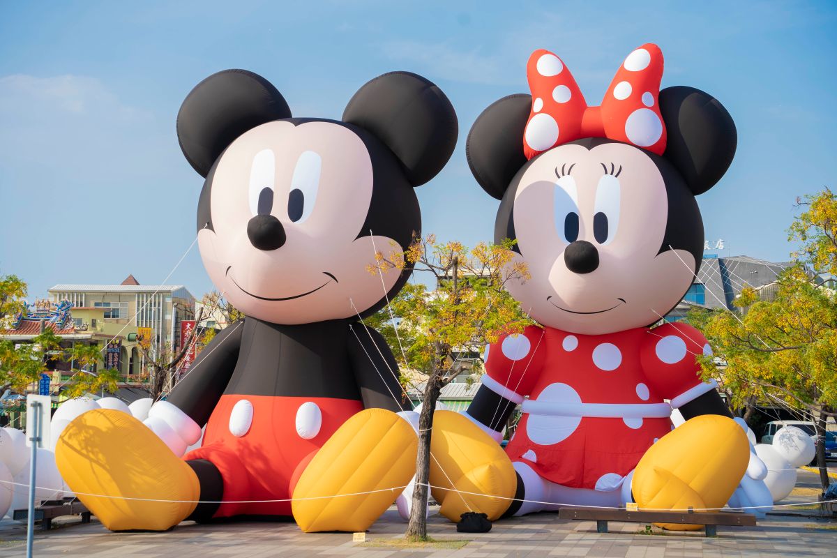 ▲巨型米奇、米妮現身台南，陪你一起歡度國慶連假。（圖／台灣華特迪士尼提供）
