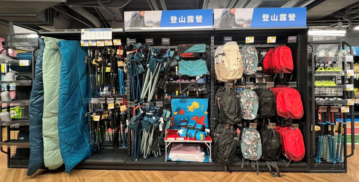 ▲一邊買菜一邊買球拍？全聯開設「迪卡儂店中店」，引進逾300款熱賣的運動商品。（圖／品牌提供）