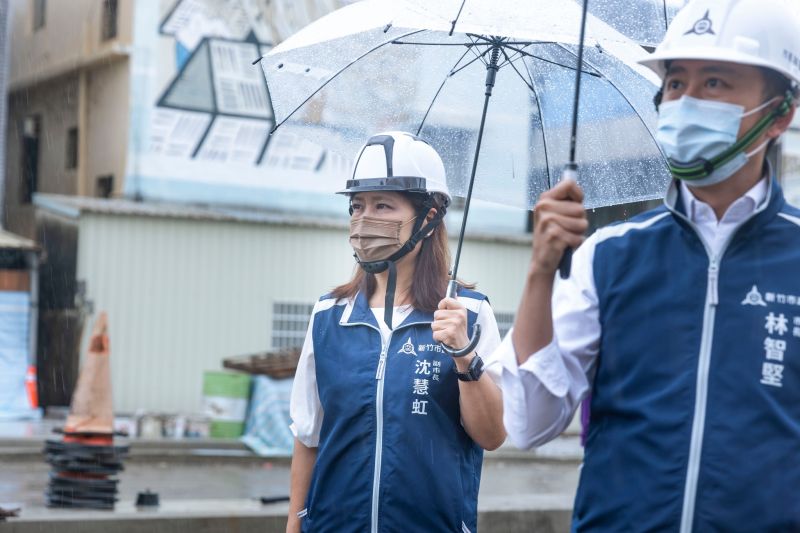 ▲沈慧虹行政資歷豐富,但首次參選面臨知名度不足難關,透過鐵人行程勤跑基層來彌補。(翻攝自林智堅臉書)