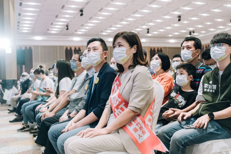 ▲沈慧虹雖是政治素人,但行政資歷豐富,遇上政策有自己一番見解,不會輕易退讓。(圖/翻攝自沈慧虹臉書)