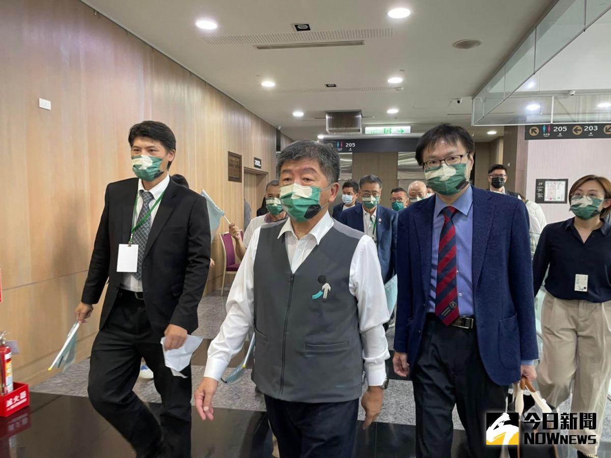 ▲醫師羅浚晅加入陳時中發言團隊，針對疫情、防疫等議題論述，駁斥對手攻擊。（圖／記者黃宣尹攝）