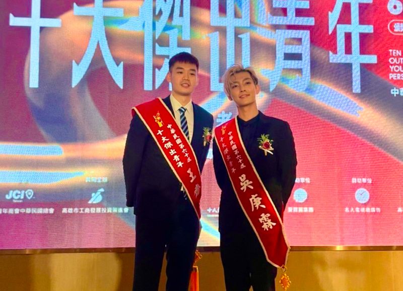 ▲炎亞綸（右）、王齊麟都獲選十大傑出青年。（圖／國際青年商會中華民國總會提供）
