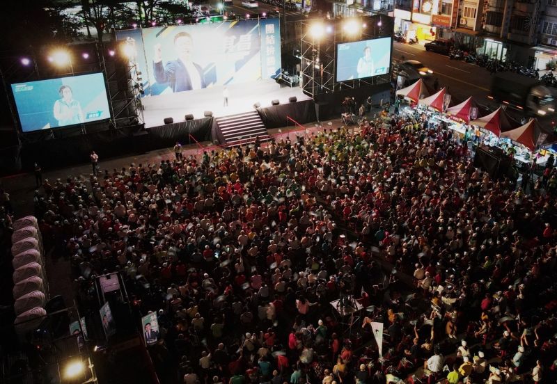 ▲蔡其昌在太平的造勢晚會，場面壯觀。（圖／蔡其昌競總提供，2022.10.07）