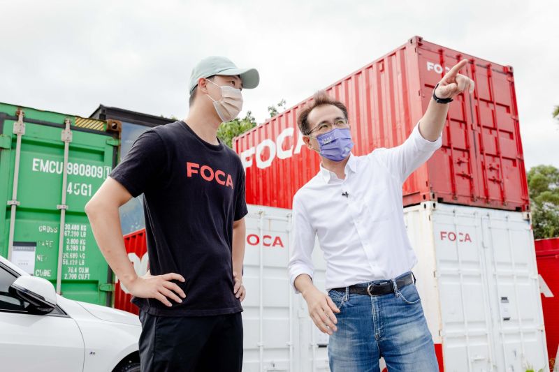 ▲鄭運鵬日前拜訪FOCA福爾摩沙馬戲團，承諾將桃園變成達人訓練基地。（圖／翻攝自鄭運鵬臉書）