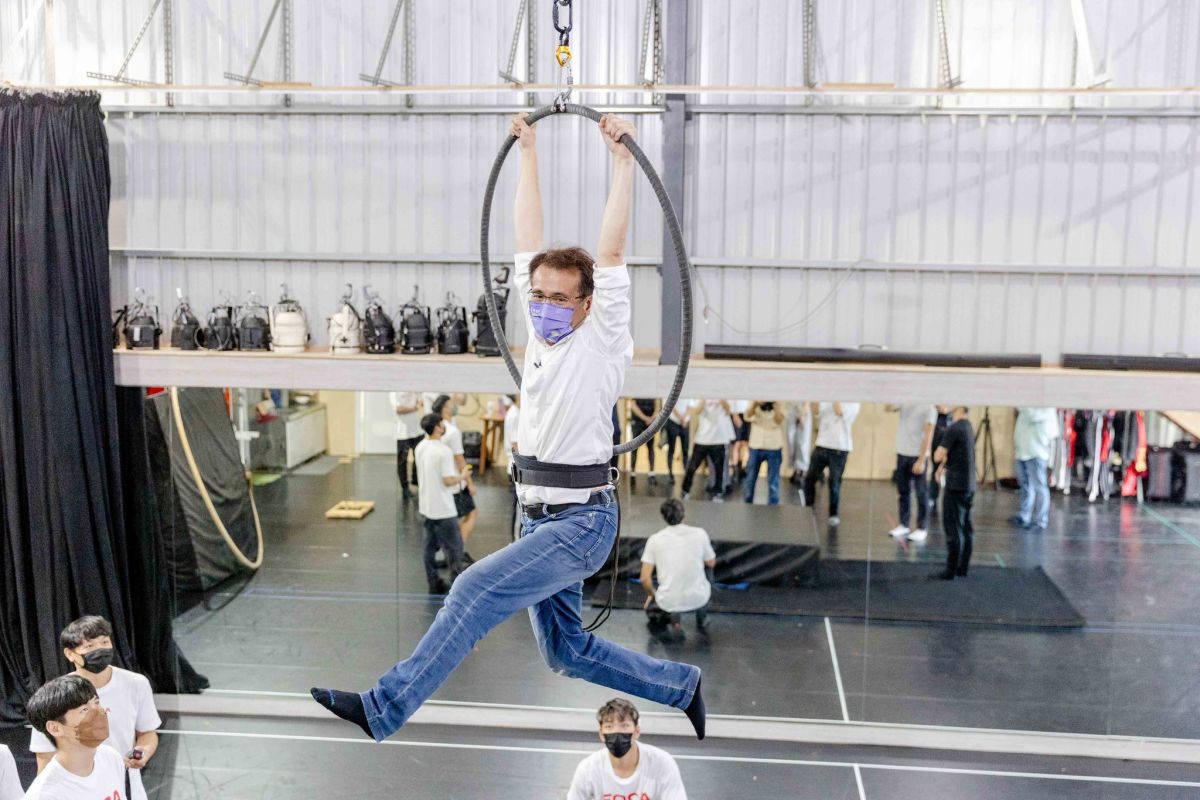 ▲鄭運鵬日前拜訪FOCA福爾摩沙馬戲團，承諾將桃園變成達人訓練基地。（圖／翻攝自鄭運鵬臉書）