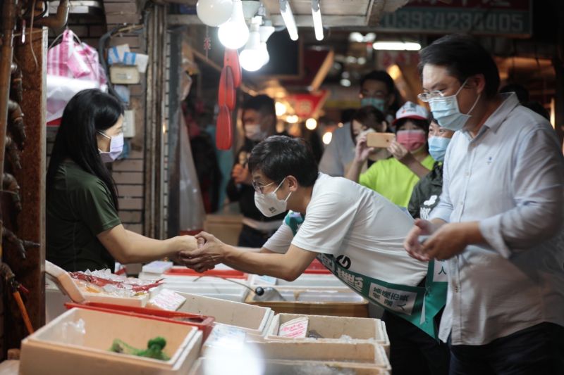 ▲蔡適應近來深入大街小巷，力拚接棒林右昌優質施政，延續基隆光榮。（圖／蔡適應辦公室提供）