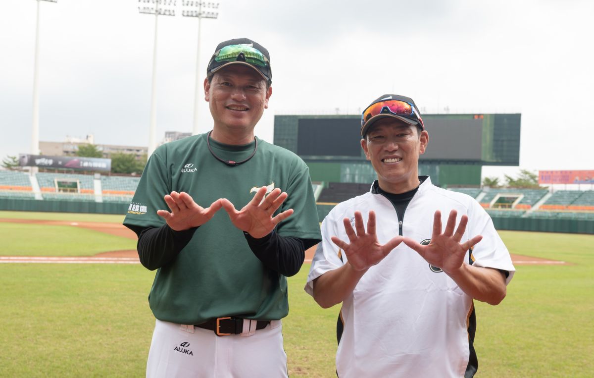 ▲台鋼找來井端弘和、曹竣崵擔任客座教練。（圖／台鋼提供）
