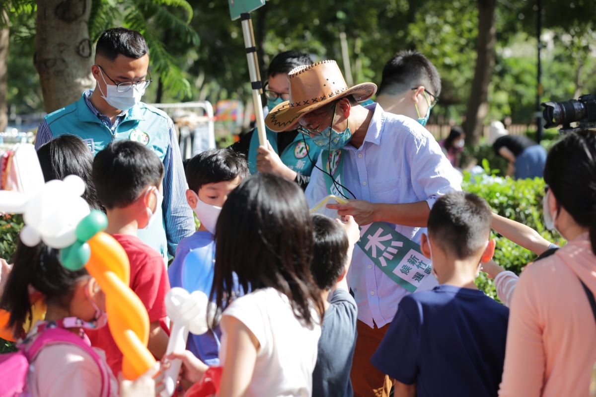 ▲民進黨新竹縣長候選人周江杰舉辦辦親子園遊會，嗨翻竹北水圳公園。（圖/周江杰團隊提供）