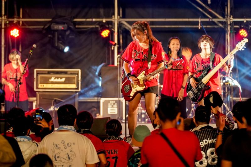 ▲蔡其昌「台中踹共 發聲祭」邀請多個獨立樂團表演，緊抓年輕票源。（圖／蔡其昌競總提供，2022.10.08）