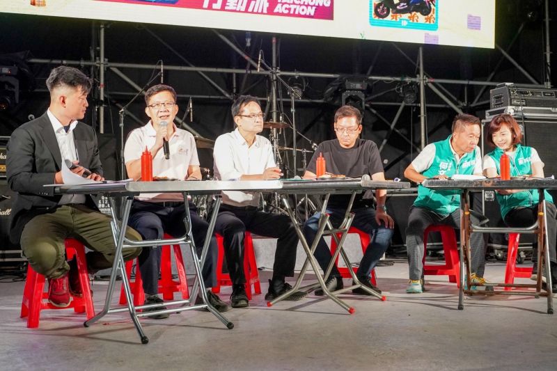 ▲陳柏惟（左起）和立委張廖萬堅、議員張耀中、林祈烽、何文海、陳淑華合作「3Q新台中TalkShow」。（圖／蔡其昌競總提供，2022.10.08）