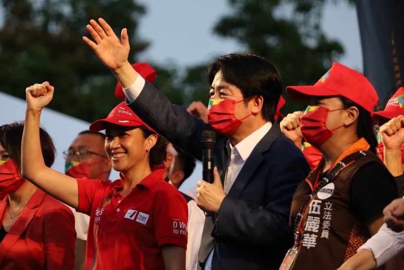 ▲賴清德赴花蓮力挺Kolas，他表示，「傅家再大的威脅利誘也無法阻止我們，一定要追求我們的幸福、光明、尊嚴與勝利」。（圖／Kolas辦公室提供）